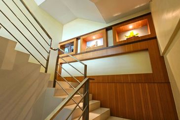 Meru Valley Golf Resort 4 Storey Bungalow for Sale 