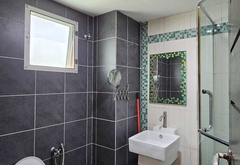 Meru Valley Golf Resort 4 Storey Bungalow for Sale 