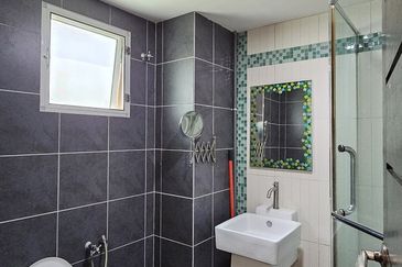 Meru Valley Golf Resort 4 Storey Bungalow for Sale 