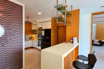 Meru Valley Golf Resort 4 Storey Bungalow for Sale 