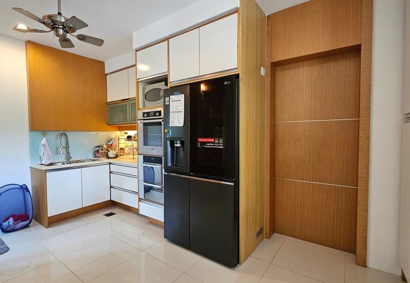 Meru Valley Golf Resort 4 Storey Bungalow for Sale 