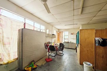 Perindustrian Klebang Bistari 1.5 Storey Semi-D Factory for Sale 