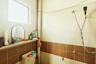 Perindustrian Klebang Bistari 1.5 Storey Semi-D Factory for Sale 