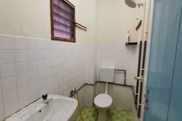 Menglembu Taman Bukit Kledang 2 Storey Terrace House Endlot For Sale 