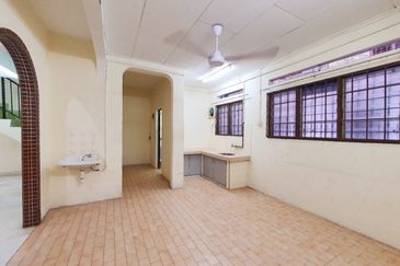 Menglembu Taman Bukit Kledang 2 Storey Terrace House Endlot For Sale 