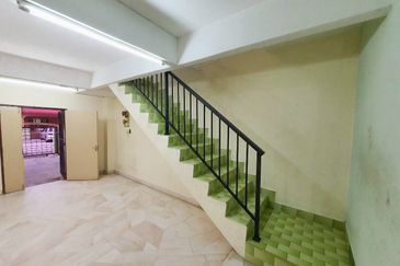 Menglembu Taman Bukit Kledang 2 Storey Terrace House Endlot For Sale 