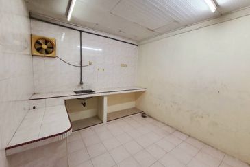 Menglembu Taman Bukit Kledang 2 Storey Terrace House Endlot For Sale 