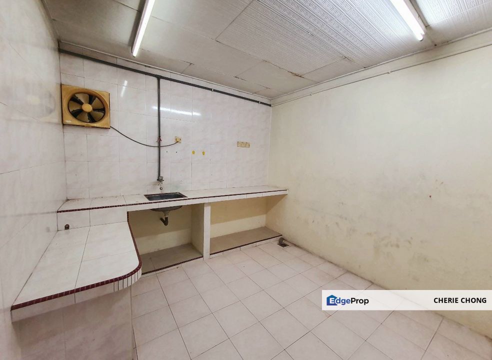 Menglembu Taman Bukit Kledang 2 Storey Terrace House Endlot For Sale , Perak, Menglembu