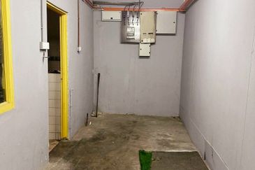 Kawasan Perindustrian Sri Rapat Semi-D Corner Factory For Rent 