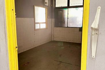 Kawasan Perindustrian Sri Rapat Semi-D Corner Factory For Rent 