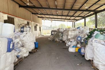 Kawasan Perindustrian Sri Rapat Semi-D Corner Factory For Rent 