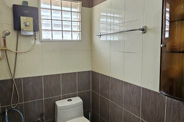 Ipoh Garden East 2 Storey Terrace House Intermediate Unit For Sale 