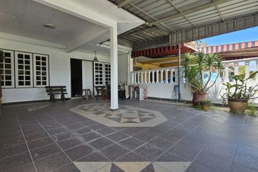 Ipoh Garden East 2 Storey Terrace House Intermediate Unit For Sale 