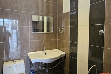 Ipoh Garden East 2 Storey Terrace House Intermediate Unit For Sale 