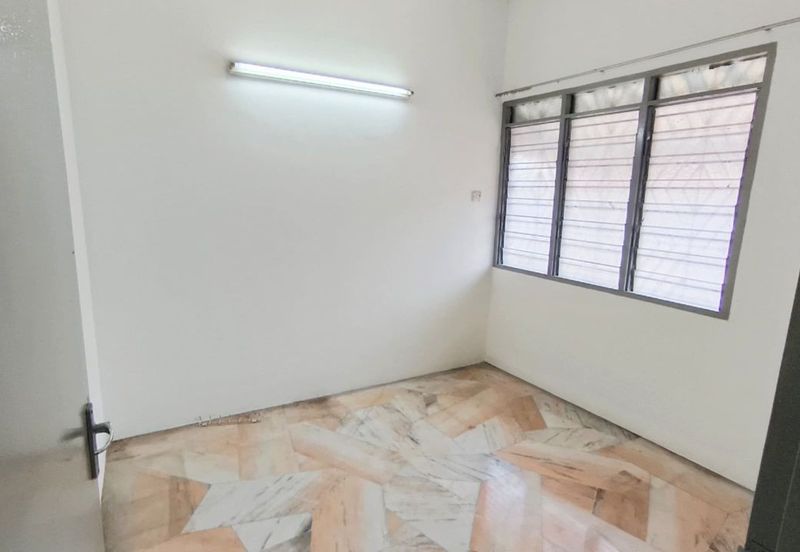 Taman Pengkalan Barat Double Storey Terrace House For Sale 