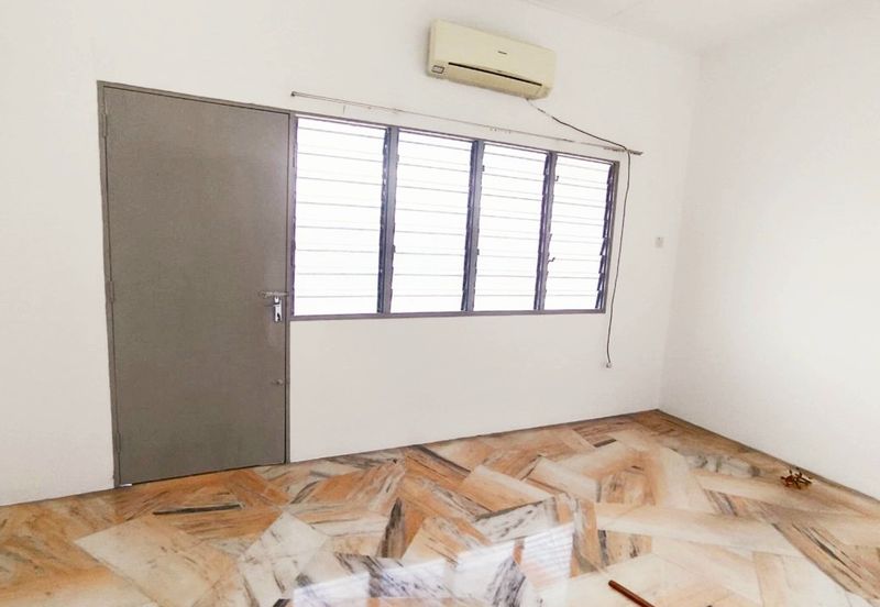Taman Pengkalan Barat Double Storey Terrace House For Sale 