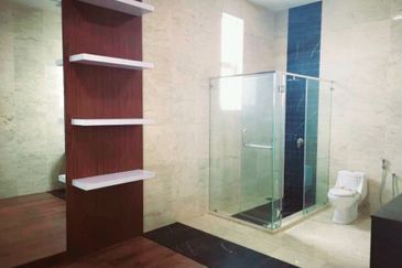 2.5 Storey Bungalow House for Sale Gunung Rapat