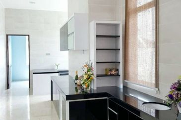 2.5 Storey Bungalow House for Sale Gunung Rapat