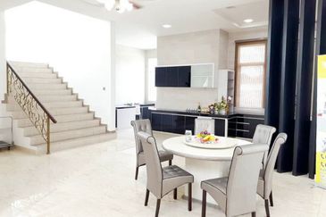 2.5 Storey Bungalow House for Sale Gunung Rapat