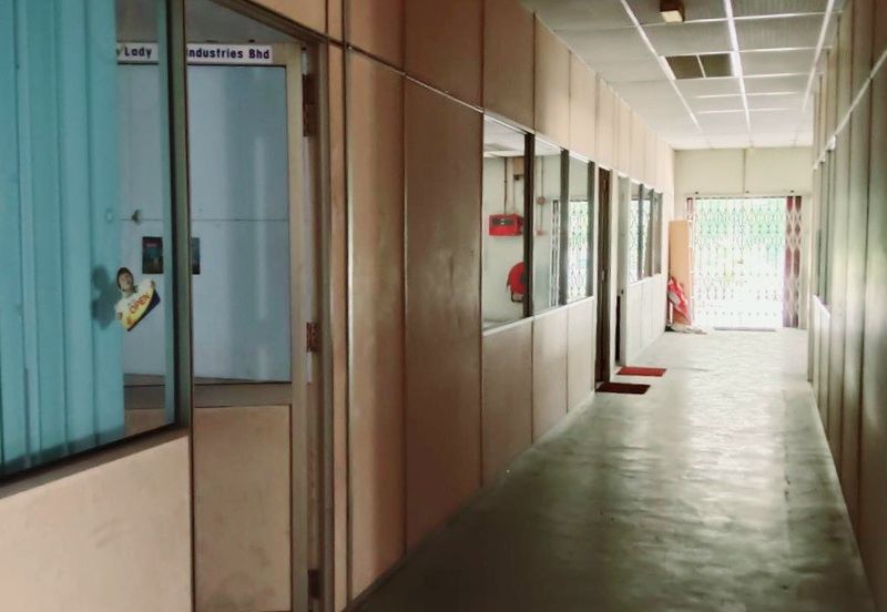 Pengkalan Zarib Large Industrial Factory for Sale, Lahat 