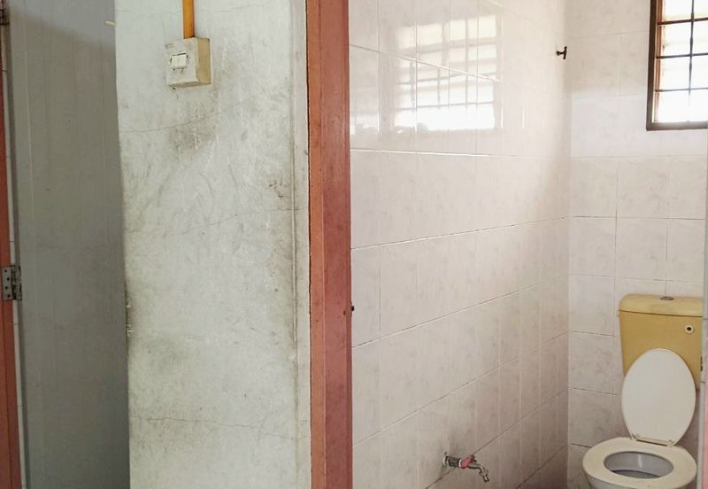 Pengkalan Zarib Large Industrial Factory for Sale, Lahat 