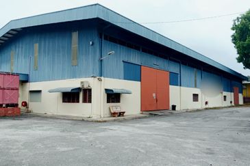 Pengkalan Zarib Large Industrial Factory for Sale, Lahat 