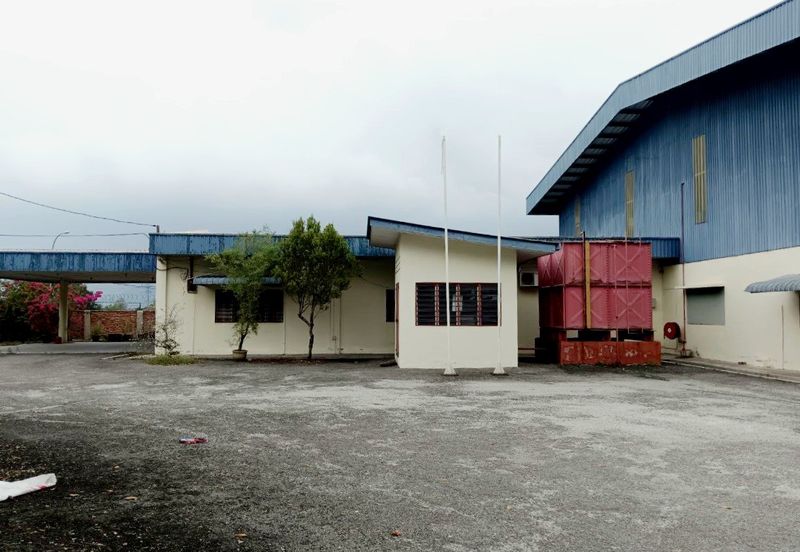 Pengkalan Zarib Large Industrial Factory for Sale, Lahat 