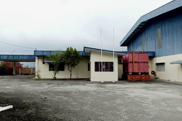 Pengkalan Zarib Large Industrial Factory for Sale, Lahat 