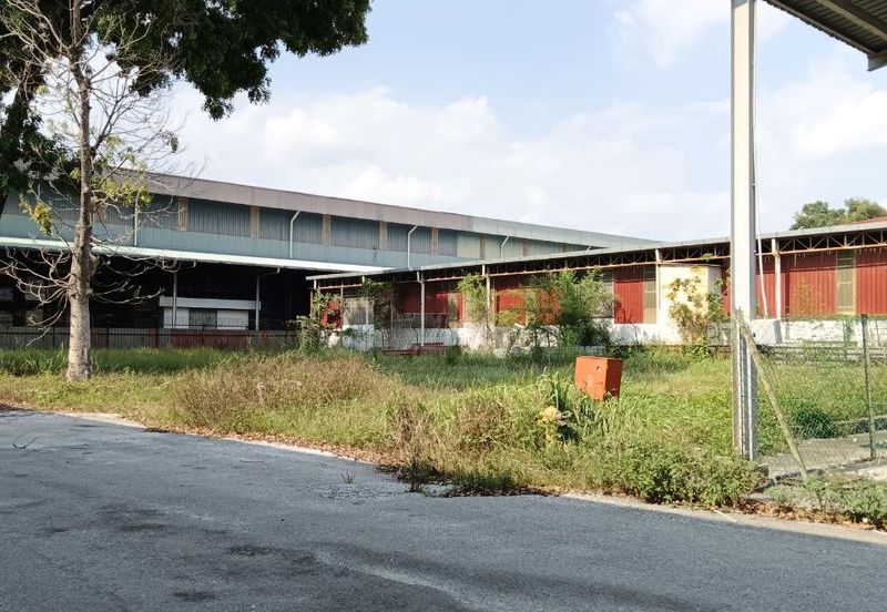 Pengkalan Zarib Large Industrial Factory for Sale, Lahat 