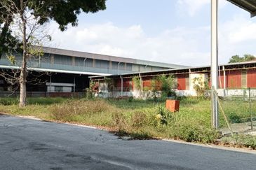 Pengkalan Zarib Large Industrial Factory for Sale, Lahat 