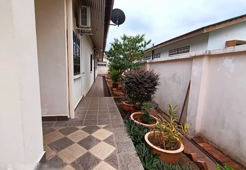 Taman Golf Single Storey Bungalow House For Sale 