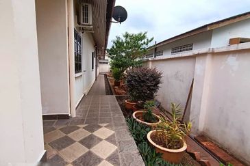 Taman Golf Single Storey Bungalow House For Sale 
