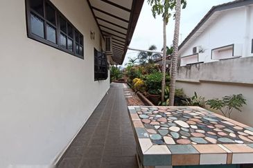 Taman Golf Single Storey Bungalow House For Sale 