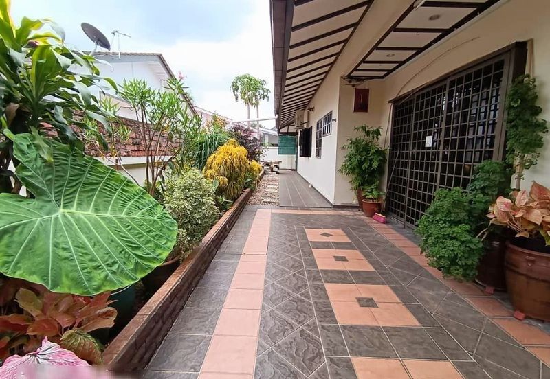 Taman Golf Single Storey Bungalow House For Sale 