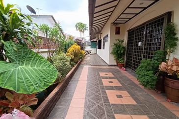 Taman Golf Single Storey Bungalow House For Sale 