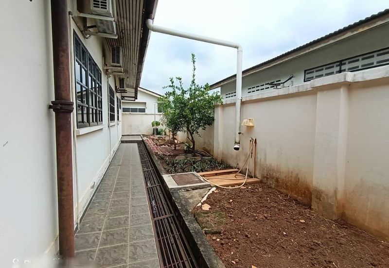 Taman Golf Single Storey Bungalow House For Sale 