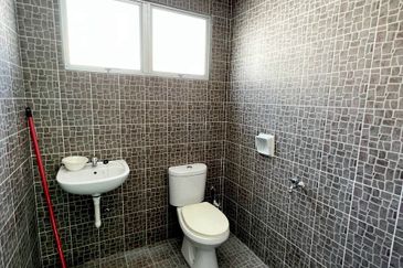 Tasek Double Storey Shoplot For Rent 