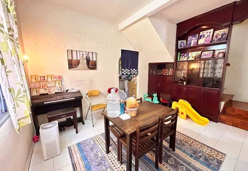 Bercham Double Storey Terrace House Corner Unit For Sale 