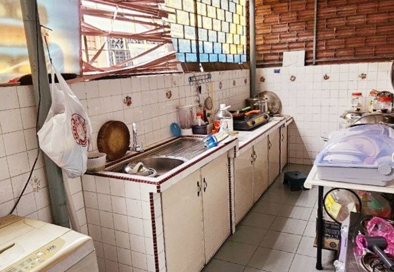 Bercham Double Storey Terrace House Corner Unit For Sale 