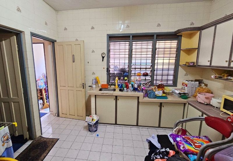 Bercham Double Storey Terrace House Corner Unit For Sale 