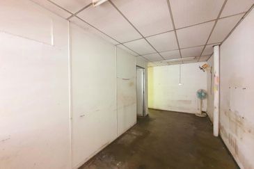 Jalan Kuala Kangsar High Exposure Facing Main Road 2 Storey Shoplot For Rent 