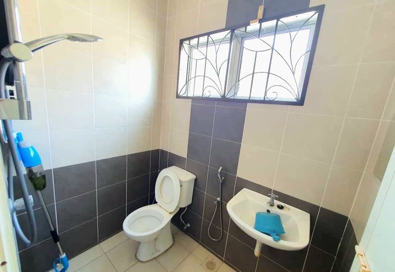 Bandar Seri Botani, Good Condition 2 Storey Terrace House For Rent 