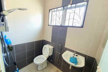 Bandar Seri Botani, Good Condition 2 Storey Terrace House For Rent 