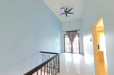 Bandar Seri Botani, Good Condition 2 Storey Terrace House For Rent 