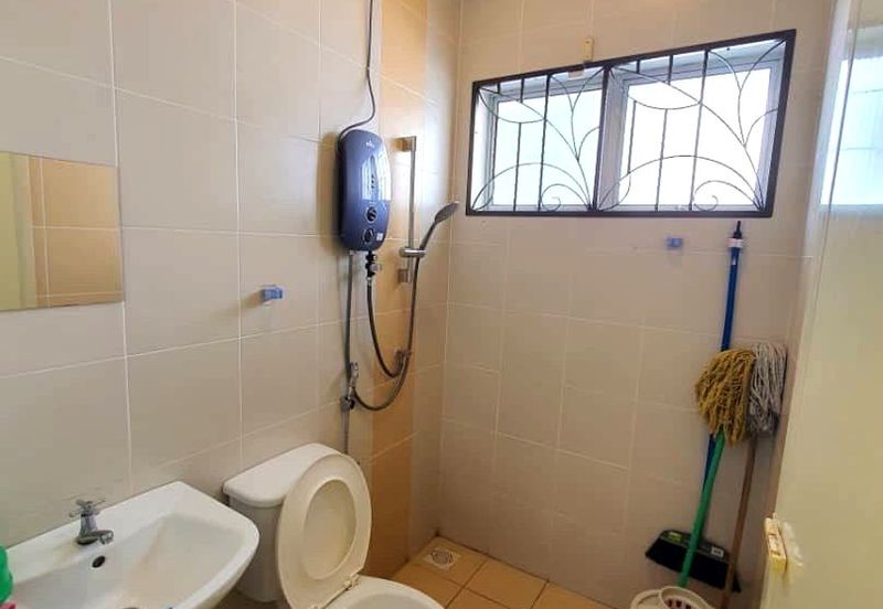 Bandar Seri Botani, Good Condition 2 Storey Terrace House For Rent 