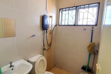 Bandar Seri Botani, Good Condition 2 Storey Terrace House For Rent 