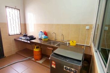 Bandar Seri Botani, Good Condition 2 Storey Terrace House For Rent 