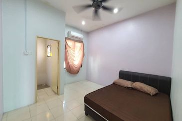 Bandar Seri Botani, Good Condition 2 Storey Terrace House For Rent 