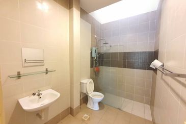 Bandar Seri Botani, Good Condition 2 Storey Terrace House For Rent 