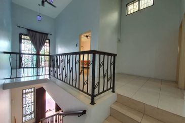 Bandar Seri Botani, Good Condition 2 Storey Terrace House For Rent 